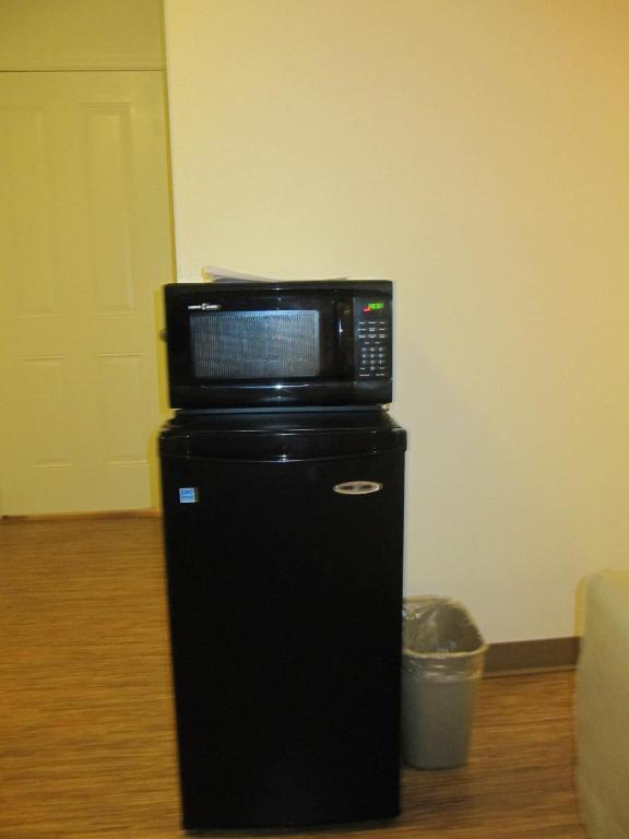 Howard Johnson By Wyndham Lake George Room photo